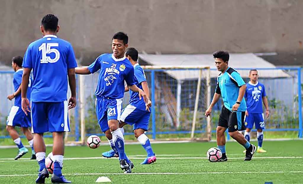 Para Pemain Persib sedang Berlatih