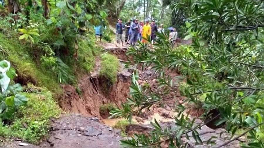 Kejadian longsor di Kabupaten Bandung beberapa waktu lalu.