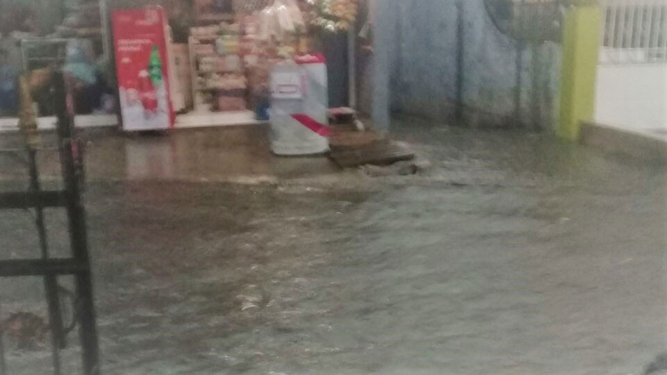 Kondisi Genangan di Jalan Usman Dhomiri Kelurahan Padasuka Kota Cimahi.