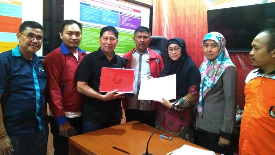 Baru Partai Perindo yang bukti kenggotaannya sudah lengkap dan berkasnya sudah diserahkan KPU KBB, Jum’at (13/10/2017) siang. 
