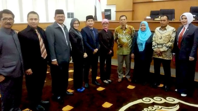 Wali Kota dan Wakil Wali Kota Cimahi terpilih usai Sidang Paripurna DPRD Kota Cimahi, belum lama ini. 