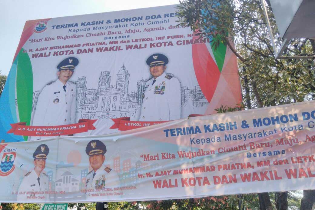 Spanduk dukungan untuk Ajay-Ngatiyana sebagai Walikota & Wakil Walikota yang baru dilantik hari ini, Minggu (22/10/2017)