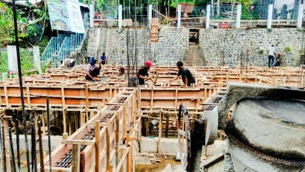 Pembangunan tahap pertama mesjid di kawasan Pemerintah Kota Cimahi, Jln. Rd. Hardjakusumah akan tuntas hingga 55%, dan ditargetkan selesai 25 Desember 2017. 