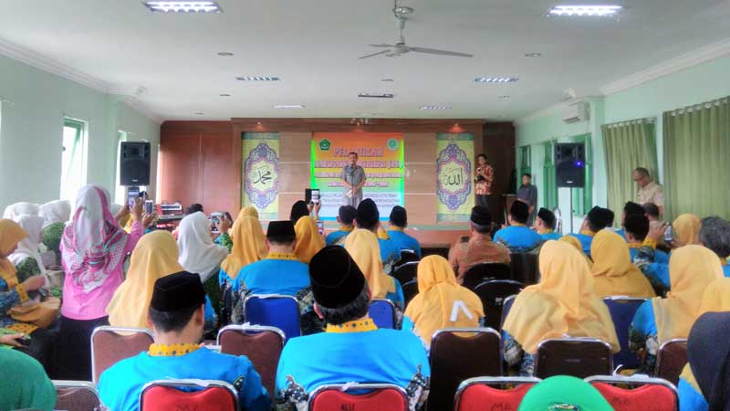 Walikota Cimahi Ajay M. Anugrah, menghadiri acara Pelantikan Pengurus Perkumpulan Guru Madrasah Dewan Perwakilan Saerah  (PGM-DPD) Kota Cimahi Periode 2017-2022 di Kampus Yayasan Misbahunnur Jalan Kolonel Masturi, Selasa (21/11/2017). 