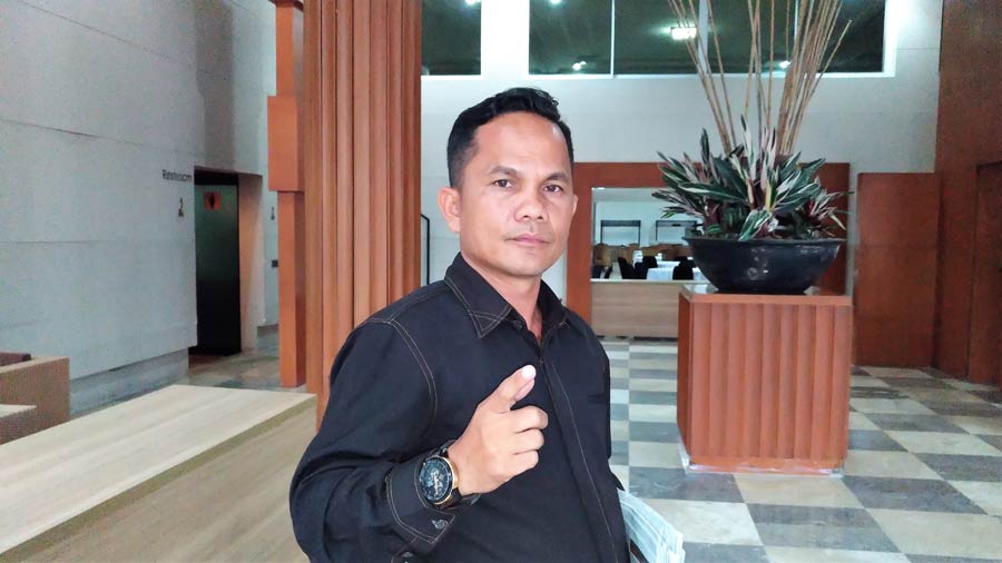 Eber Simbolon, Anggota Komisi I DPRD KBB selepas Rapat Paripurna DPRD KBB dengan agenda Penetapan Propemperda Tahun 2018 dan Penetapan RAPBD Tahun Anggaran 2018, di Grand Hotel Lembang, KBB.
