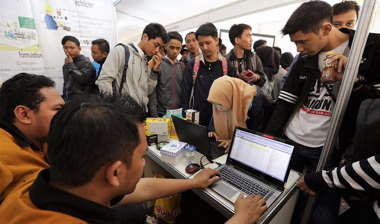 Ribuan Warga Kabupaten Bandung Datangi Job Fair.