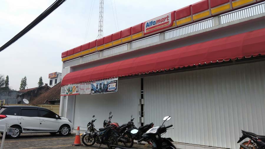Salah satu toko modern di Kota Cimahi.