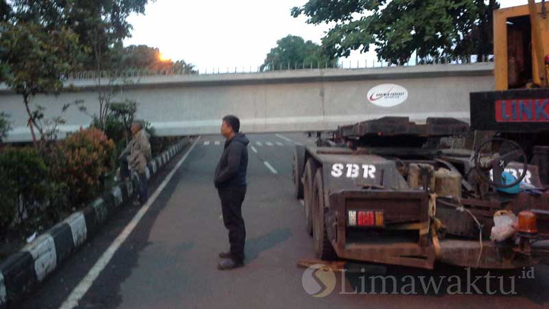 Pembangunan JPO di Jl. HMS Minareja