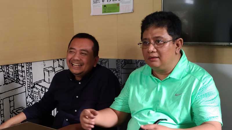 Ketua DPD Partai Demokrat Jawa Barat Irfan Suryanagara (kanan) saat bersilaturahmi di kantor DPW PKB Jawa Barat Jl. Haruman No. 3 Kota Bandung