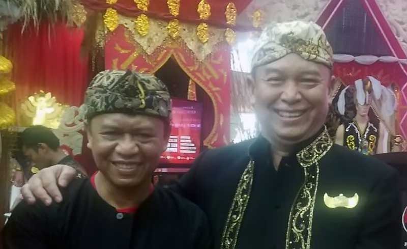 Mayjen TNI (Purn) Tubagus Hasanuddin dan Inspektur Jenderal (Pol) Anton Charliyan resmi diusung oleh PDI Perjuangan sebagai Ca