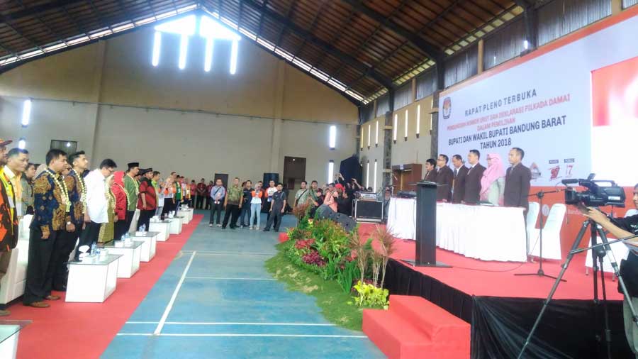 Pengundian nomor urut Pasangan Calon (Paslon) Bupati dan Wakil Bupati Kabupaten Bandung Barat (KBB), Selasa (13/2/2018).