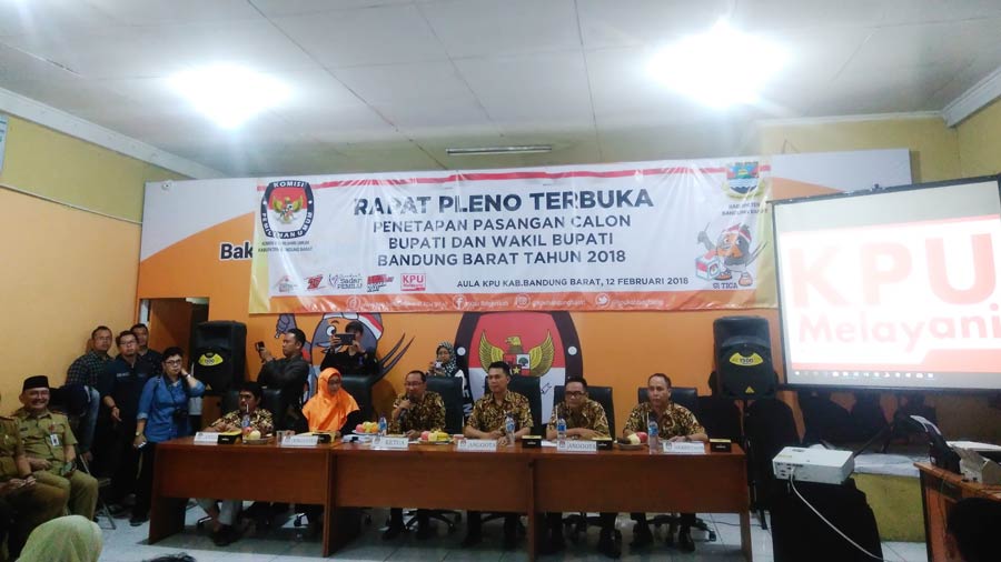 Iing Nurdin, Ketua KPU KBB dalam acara penetapan Pasangan Calon (Paslon) Bupati dan Wakil Bupati KBB.