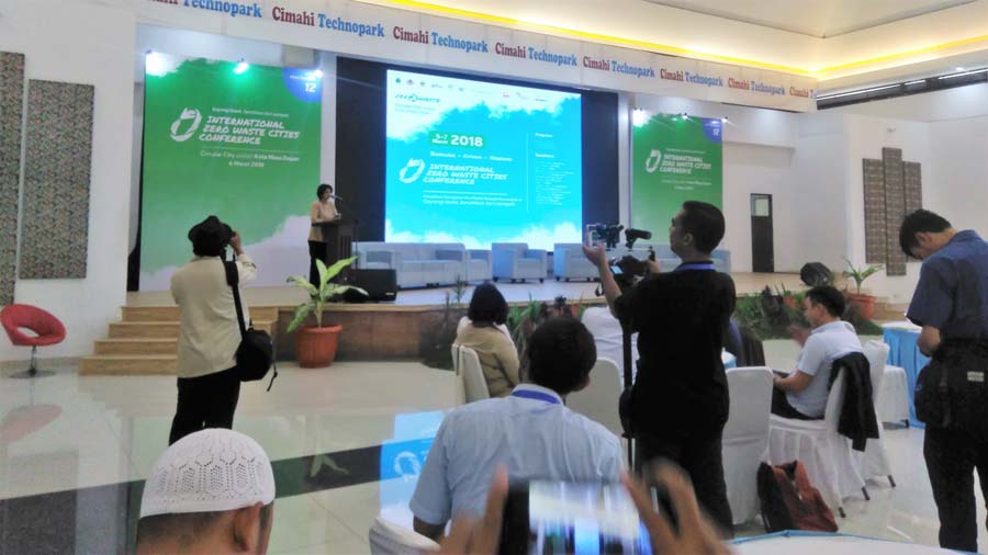 Internasional Zero Waste Cities Conference (IZWCC) di Gedung Technopark Cimahi, Jalan Raya Baros, Selasa (6/3/2018).