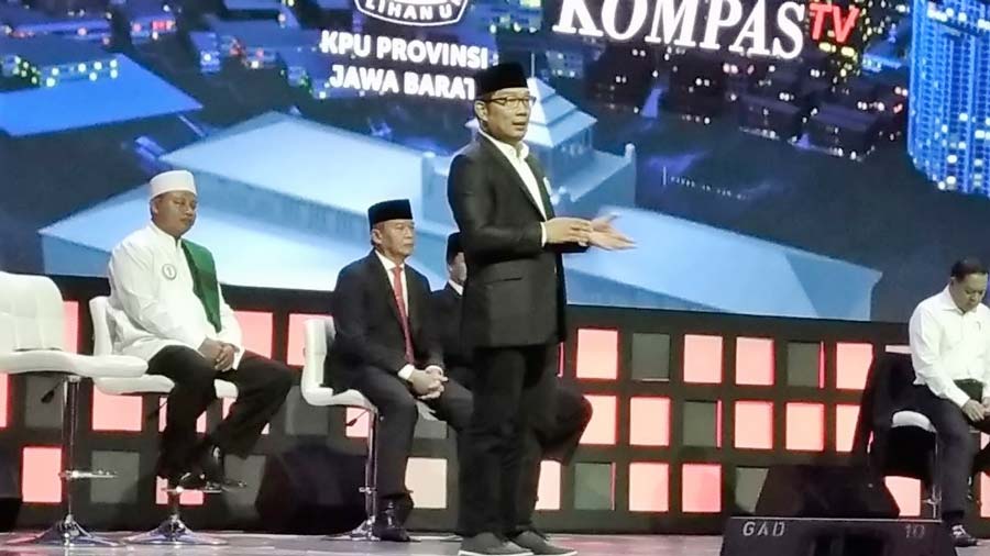 Ridwan Kamil menjawab sanggahan Anton soal intoleransi di Jabar Selatan saat Debat Publik perdana Pilgub Jabar Senin (12/3) malam.