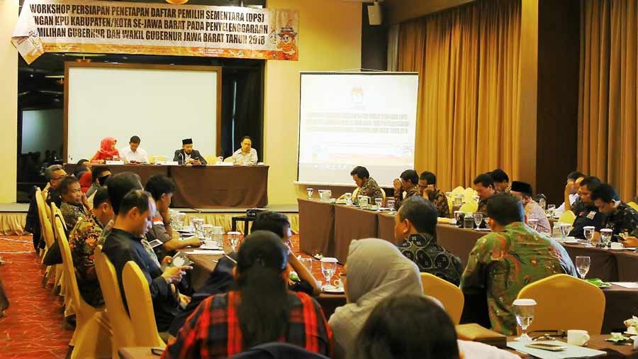 Workshop Persiapan Penetapan DPS dengan KPU Kabupaten/Kota se-Jawa Barat pada Penyelenggaraan Pilgub Jabar 2018, di Hotel Luxton Jl. Ir. H. Juanda Bandung, Selasa (13/3/18).