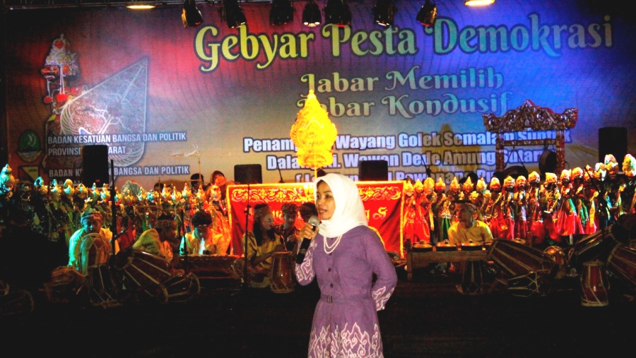 Komisioner KPU Jabar Nina Yuningsih, pada acara Gebyar Pesta Demokrasi yang diselenggarakan Badan Kesbangpol Provinsi Jawa Barat di Gedung Sabilulungan, Soreang Kabupaten Bandung.