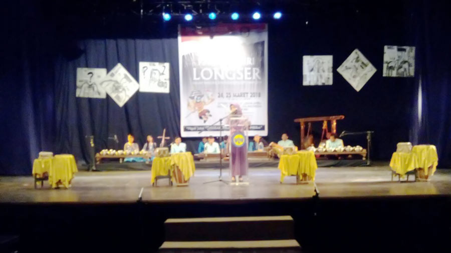 Pasanggiri Longser dalam rangka Pilgub Jabar di Gedung Sunan Ambu ISBI Buahbatu, Bandung, Sabtu (24/3/18).