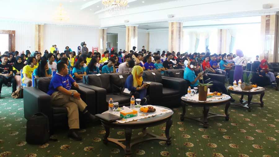 Sosialisasi Pilgub Jabar yang dikemas dalam Electaiment on Campus di Universitas Komputer Jl. Dipatiukur Bandung, Sabtu (7/4/18).