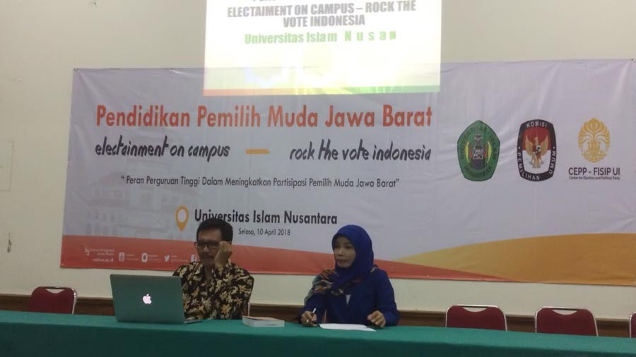Komisioner KPU Jabar Divisi SDM dan Hubungan Partisipasi Masyarakat, Nina Yuningsih pada Sosialisasi Pilgub Jabar yang dibungkus Electainment on Campus di Universitas Nusantara Jl. Sukarno-Hatta Bandung, Selasa (10/4/18).