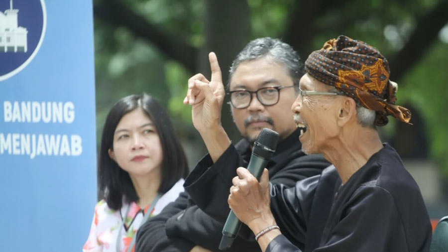 Bandung Menjawab di Taman Sejarah Balai Kota Bandung, Kamis (12/4/18).