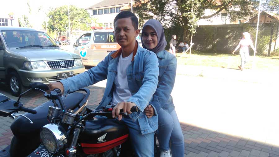 Dilan dan Milea ala KPU Kota Cimahi, diperankan Brevo Yant (35) dan Tiwi Amelia (20).