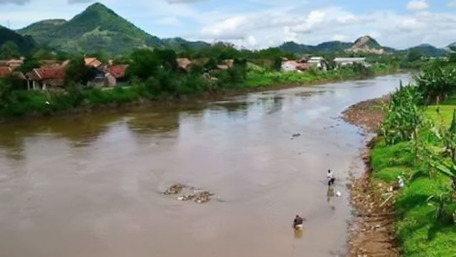 Sungai Citarum yang termasuk salah satu dari 10 sungai terkotor dan tercemar didunia.