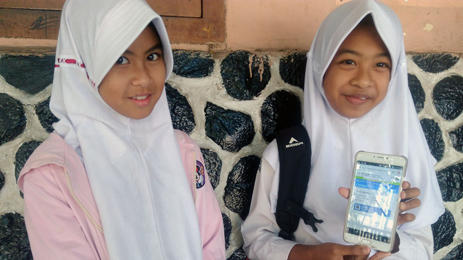 Vivian Azarine (kiri) dan Nadira Kalista (kanan) Calon SIswa SMPN 1 Cimahi.