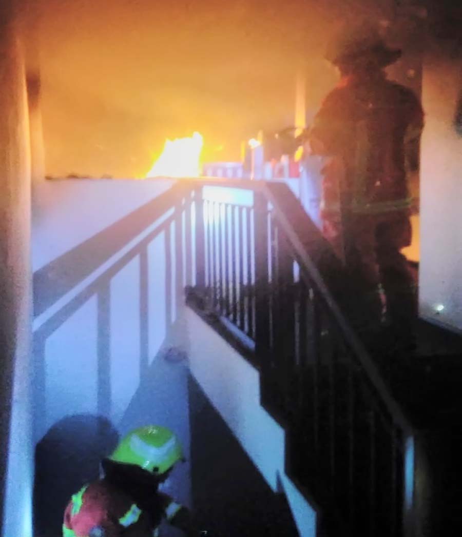 Peristiwa kebakaran yang terjadi pada rumah tinggal di Komplek Town Palace, Jln. Sentral Timur, Kelurahan Baros, Kecamatan Cimahi Tengah, Kota Cimahi, Senin (16/7/2018) pukul 00.45 WIB.