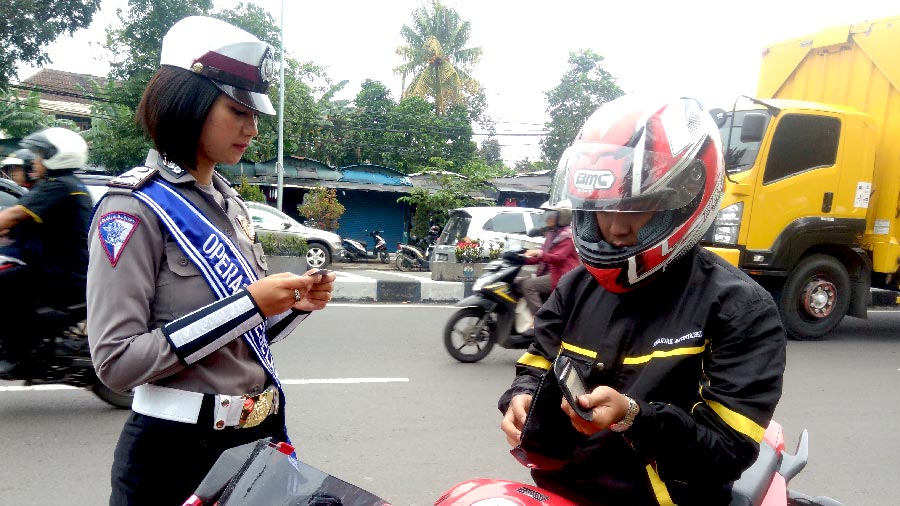 Anggota Satlantas Polres Cimahi Tengah Melalukan Operasi Beberapa Waktu Lalu.