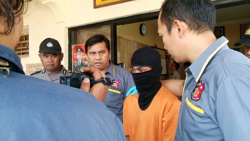 Salah satu pelaku penjambretan