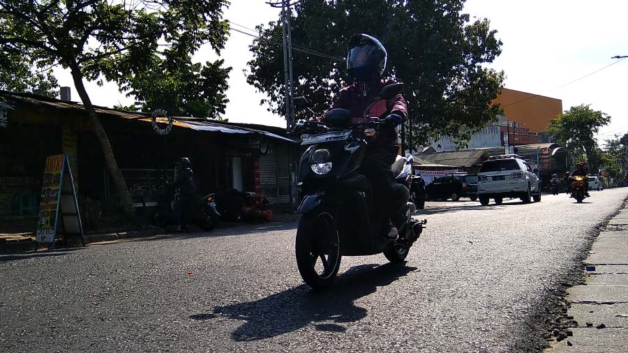 Jalan Daeng Ardiwinata yang Belum Dipasang Marka Jalan. Ruas Jalan Kota Tersebut Baru Selesai Diperbaiki Pemkot Cimahi.