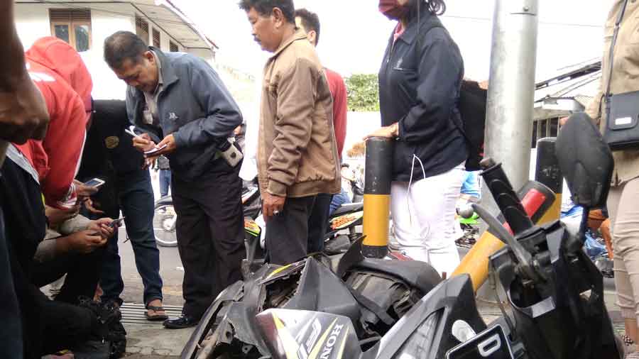 Kecelakaan tunggal menimpa sepeda motor merk Honda Beat di Jalan Kolonel Masturi, Kota Cimahi, Minggu (28/10/2018) sekitar pukul 14.55 WIB.