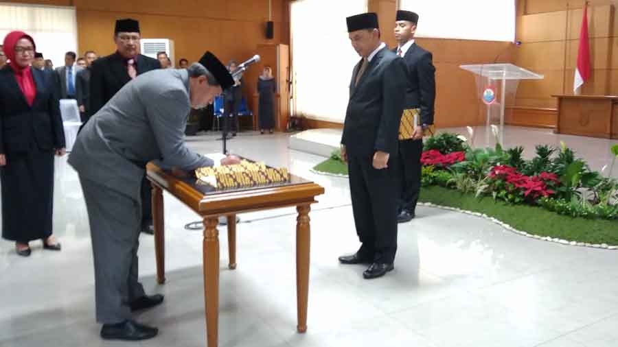 Pelantikan Tata Wikanta sebagai Pj Sekda berlangsung pada Rabu (16/1/2019) di Aula Gedung A Pemkot Cimahi, Jln. Rd. Hardjakusumah.