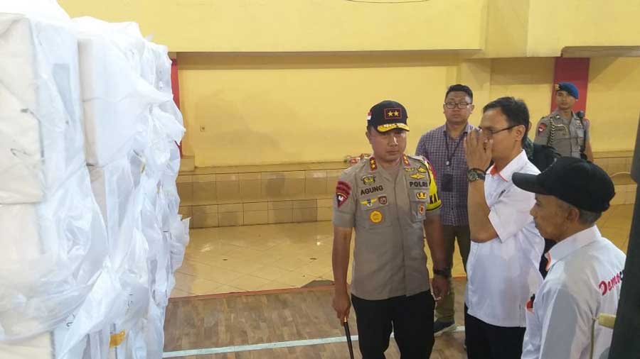 Kunjungan Kapolda Jawa Barat, Irjen Pol Agung Budi Maryoto yang memantau logistik pasca pemungutan surat suara 17 April, lalu.