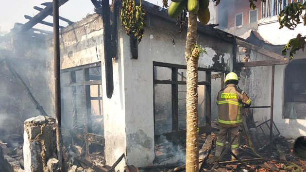 Kebakaran rumah tak berpenghuni di Gang H Mustopa RT 02/03 Kelurahan Cibabat, Kecamatan Cimahi Utara, Kota Cimahi terbakar, Kamis (25/7/2019) sekitar pukul 14.38 WIB.