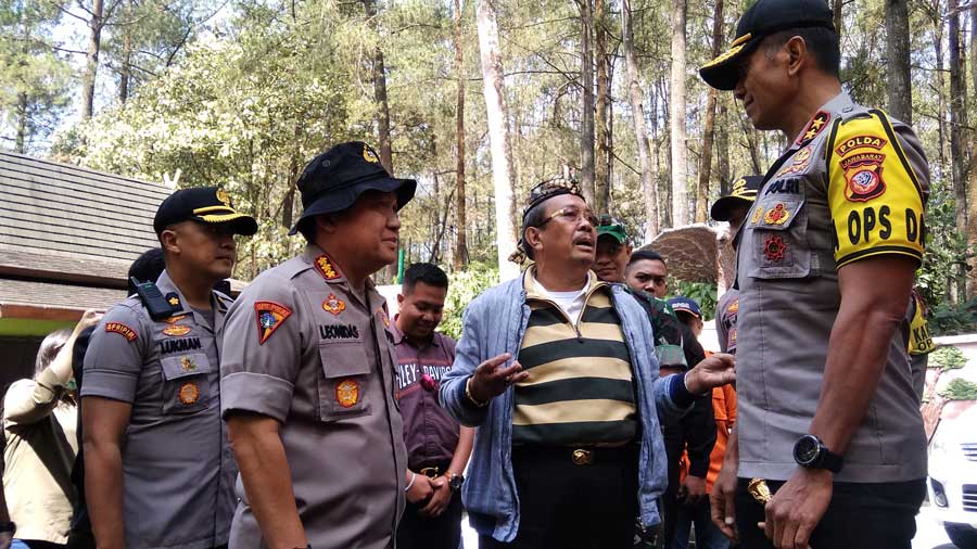 Kapolda Jawa Barat, Irjen Pol Rudy Sufahriadi memantau langsung perkembangan objek wisata Tangkuban Parahu pada Sabtu (27/7/2019).