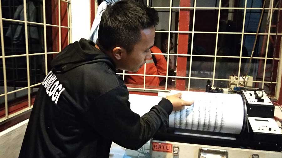 Pantuan Seismograf Aktifitas Gunung Tangkuban Parahu.