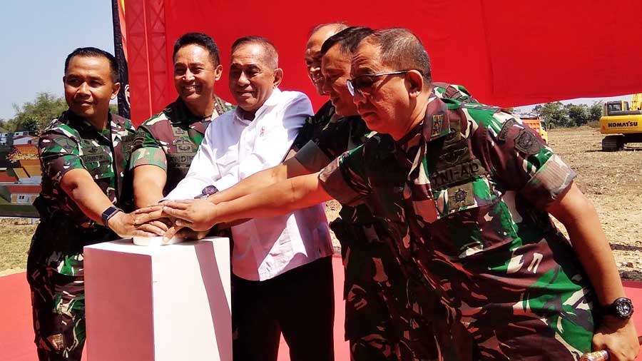  Menteri Pertahanan (Menhan) Republik Indonesia, Jenderal TNI Purnawirawan Ryamizard Ryacudu menghadiri ground breaking Fasilitas Latihan Lertempuran Kota (Faslat Purkota) di Pusdiklatpassus, Batujajar, Kabupaten Bandung Barat (KBB), Kamis (1/8/2019).