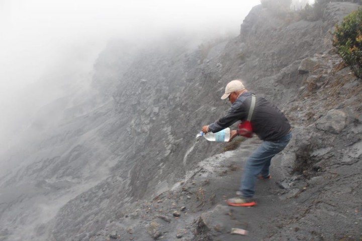 Merananya Pedagang Dibalik Erupsi Berkelanjutan Gunung Tangkuban Parahu