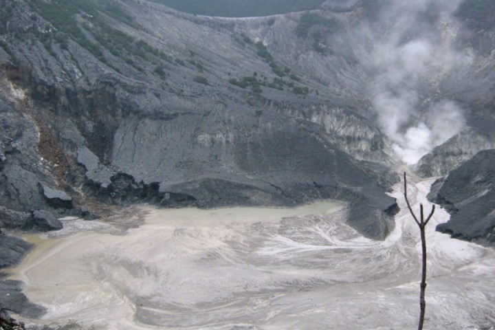 Bau Belerang Tangkuban Parahu Sampai ke Cimahi