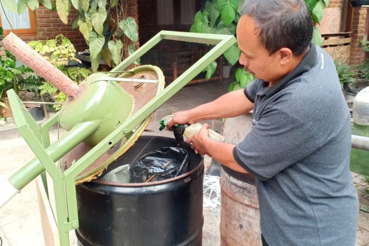Mesin Pembakar Sampah Hasil Inovasi Warga Desa Kayuambon Kecamatan Lembang Kabupaten Bandung Barat