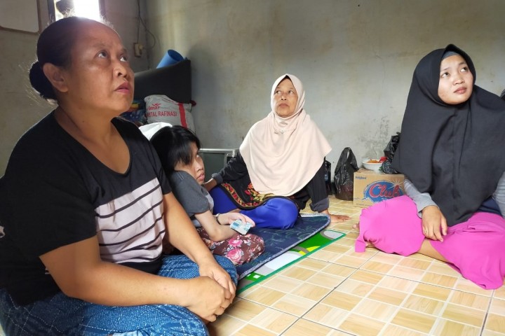Aisah Bersama Keluarga saat ditemui di kediamannya Selasa (712019).