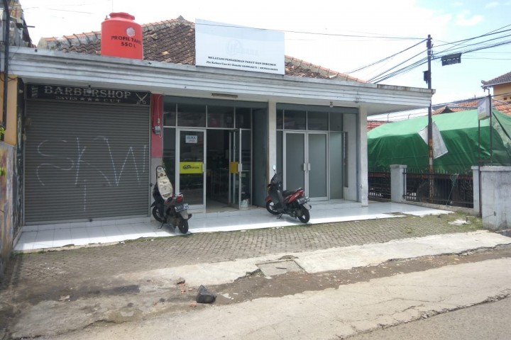 Statsiun Radio Unasko  kini dialihfungsikan menjadi coffeeshop dan tempat pengiriman paket.