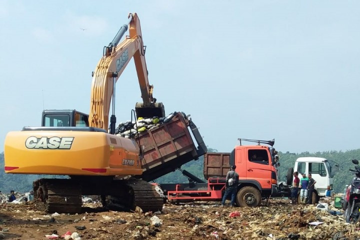 Aktifits Pembuangan Sampah di TPAS Sarimukti, KBB (Foto Istimewa)