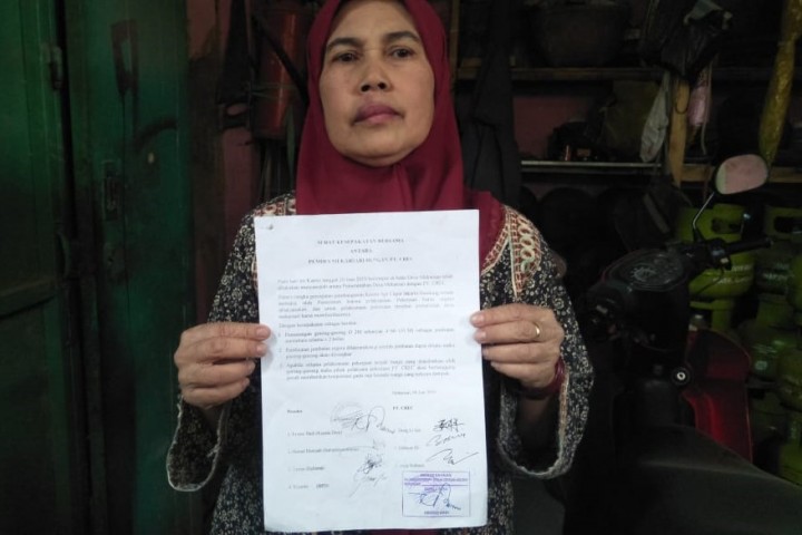 Enok Siti Aminah (61) saat ditemui dikediamannya.