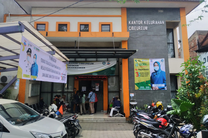 situasi di Kantor Kelurahan Cibereum