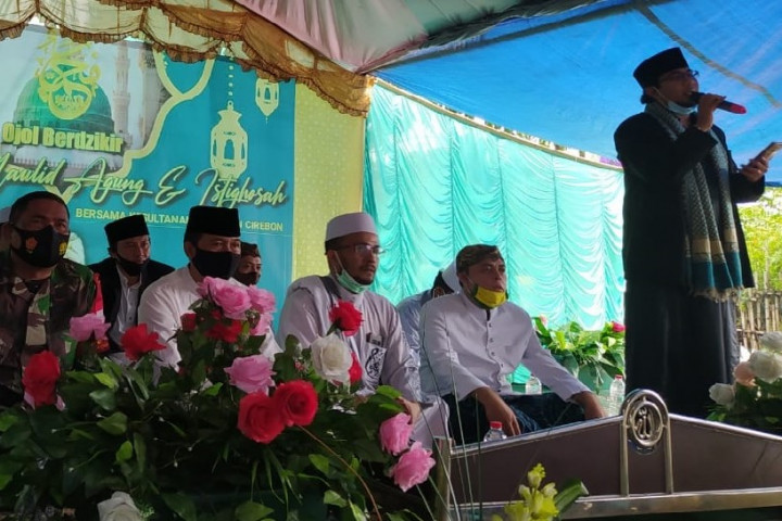 Wakil Wali Kota Cimahi Ngatiyana menghadiri Dzikir dan Istigosah bersama driver online se-Jawa Barat, di   Pondok  Pesantren Gratis   Darul Hamid.