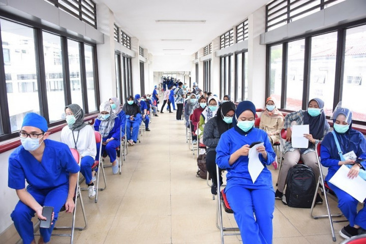 Pelaksanaan Vaksinasi massal untuk para nakes Jawa Barat 