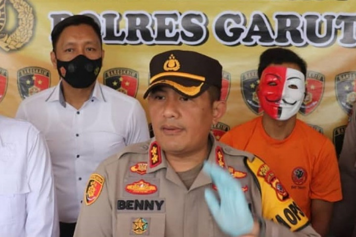 Kapolres Garut AKBP  Adi Benny Cahyono menggelar konfrensi pers pengungkapan pelaku pembunuhan, Selasa (9/2/2021).