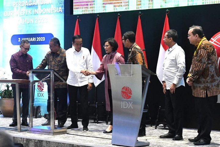 Presiden Jokowi  resmi melakukan Pembukaan Perdagangan Bursa Efek Indonesia 2023, Senin (2/1/2023).